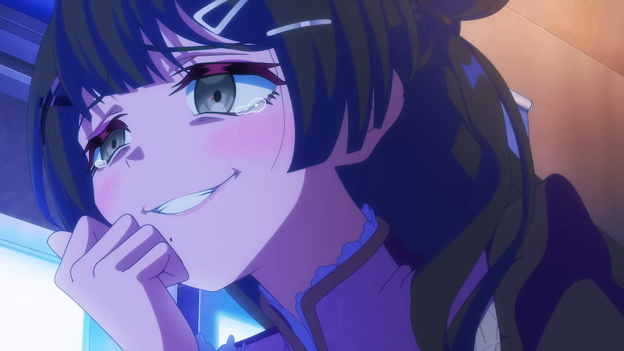 Close-up de Viola sorrindo de forma calculada em cena do Episódio 7 de BanG Dream YUME MITA